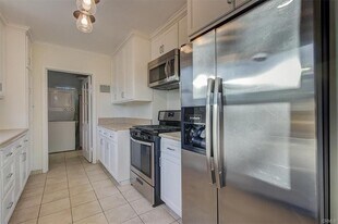 10847 Balboa Blvd in Los Angeles, CA - Building Photo