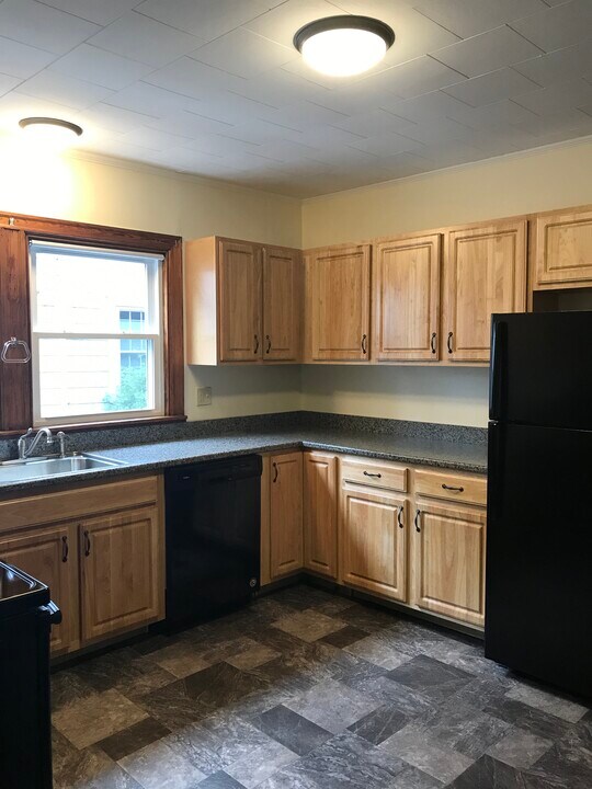 9 Grasmere Rd, Unit 1 in Portland, ME - Building Photo