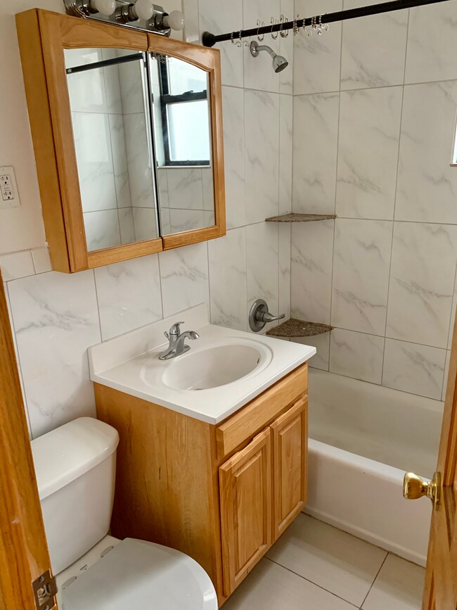 46 N Village Ave in Rockville Centre, NY - Building Photo - Building Photo