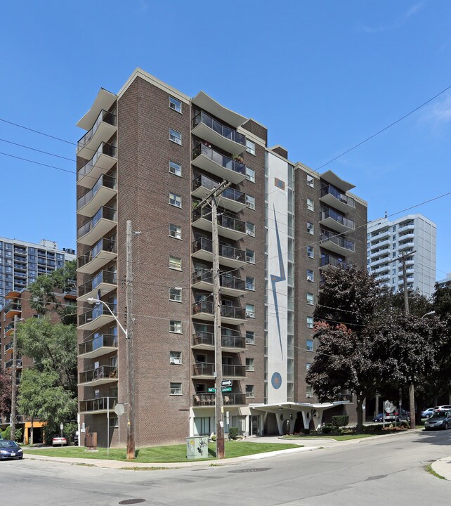 Lido Tower in Hamilton, ON - Building Photo