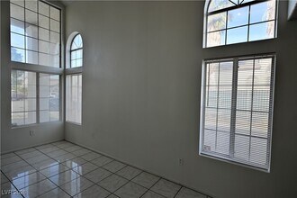 1512 Chapel Cove Ct in Las Vegas, NV - Building Photo - Building Photo