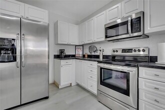 2200 SW 21st St in Miami, FL - Building Photo - Building Photo