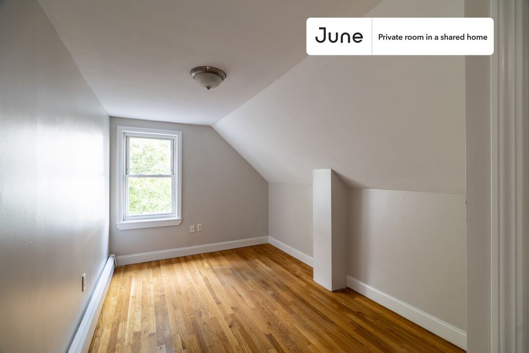Private bedroom in 5 bed/1.5 bath Home in Boston, MA - Building Photo