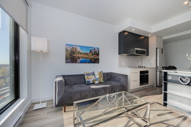 665 Rue Versailles in Montréal, QC - Building Photo - Building Photo