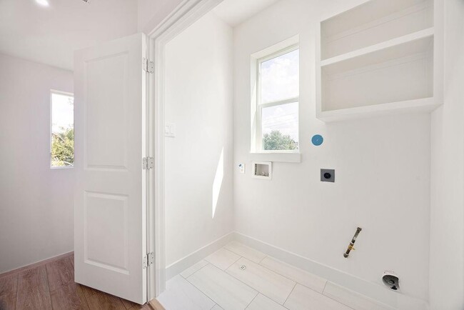 2121 Hoskins Dr in Houston, TX - Building Photo - Building Photo