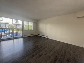 201 Laval St in Coquitlam, BC - Building Photo - Building Photo