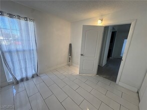 6215 Don Zarembo Ave in Las Vegas, NV - Building Photo - Building Photo