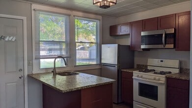 2823 Garfield Dr in Rockford, IL - Building Photo - Building Photo