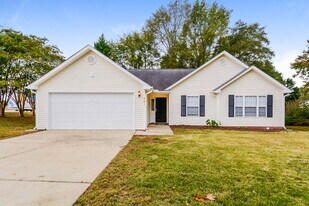 401 Three Meadows Rd in Fuquay Varina, NC - Building Photo