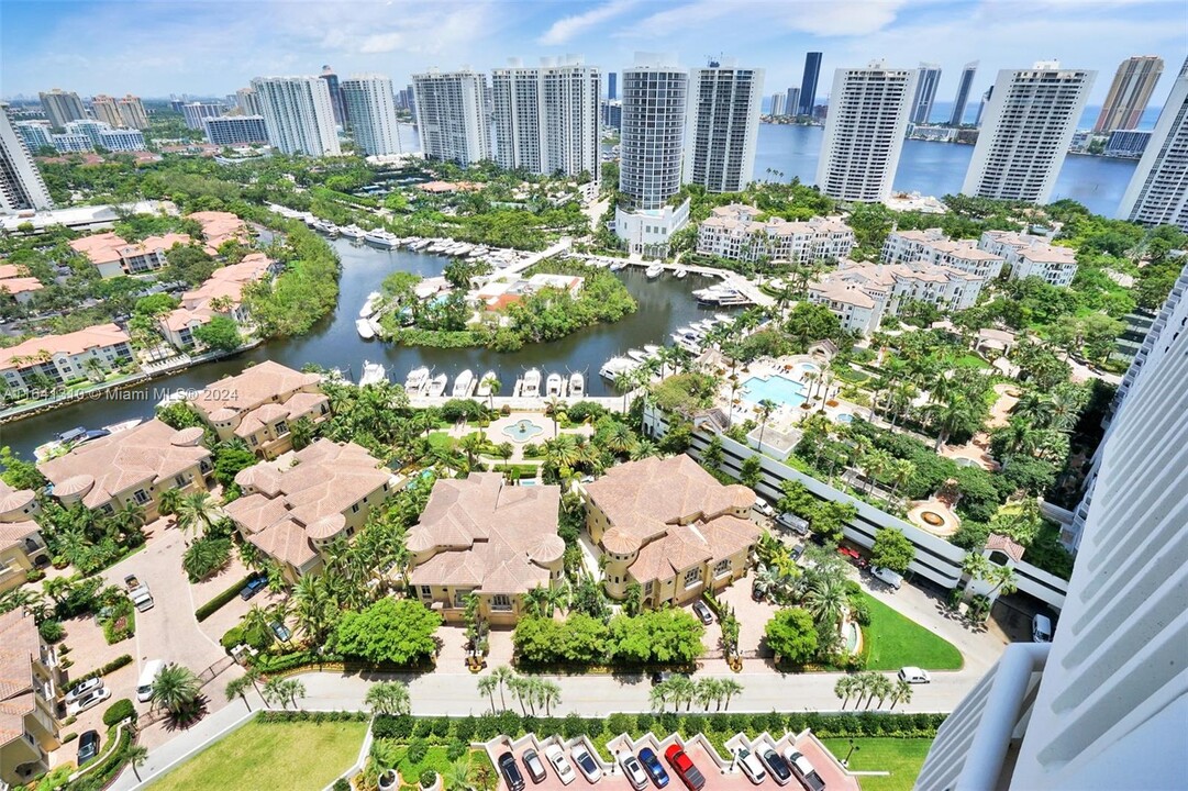 1000 E Island Blvd, Unit 3005 in Aventura, FL - Foto de edificio