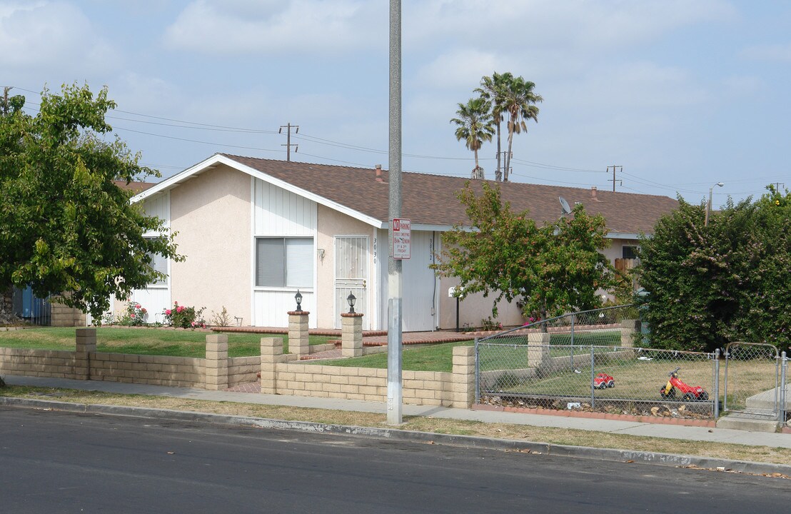 3030 Olds Rd in Oxnard, CA - Foto de edificio