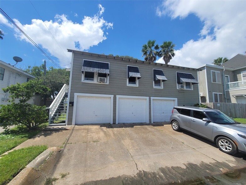 1011 9th St in Galveston, TX - Building Photo