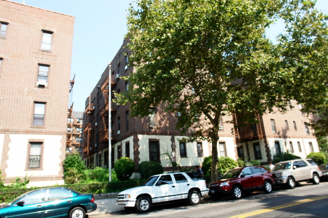 14447 Roosevelt Ave in Flushing, NY - Building Photo - Building Photo