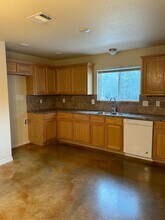 1109 E Ave F in Lampasas, TX - Building Photo - Building Photo