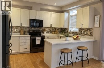 99 Panabaker Dr in Hamilton, ON - Building Photo - Building Photo