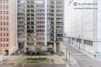200 E Chestnut St in Chicago, IL - Building Photo - Building Photo