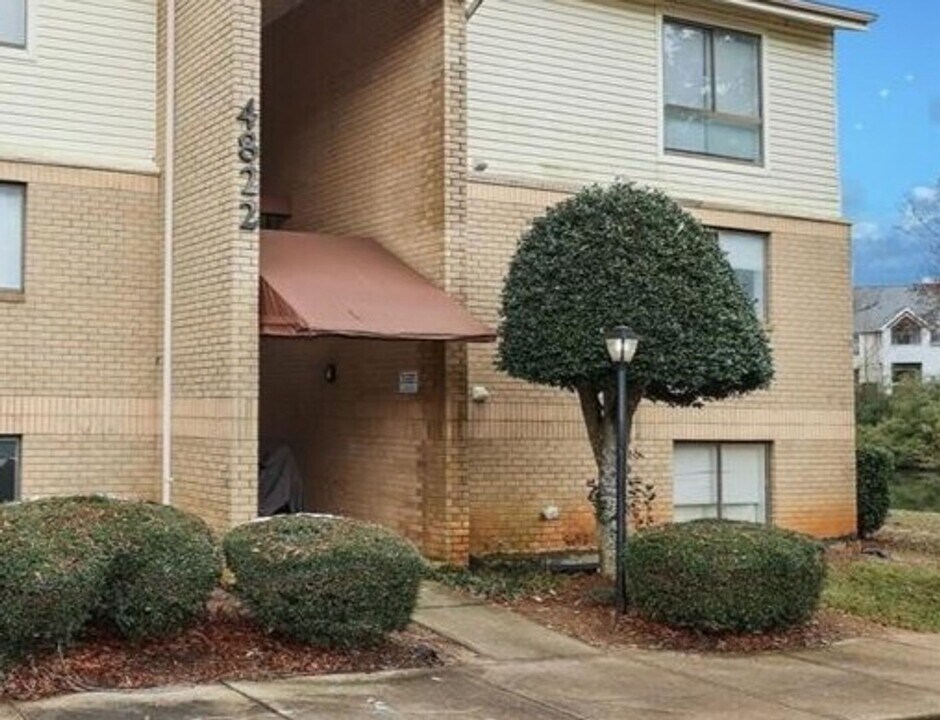 4822 Spring Lake Dr in Charlotte, NC - Building Photo
