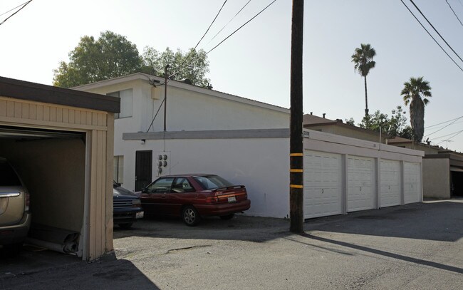 935 Springfield St in Upland, CA - Foto de edificio - Building Photo
