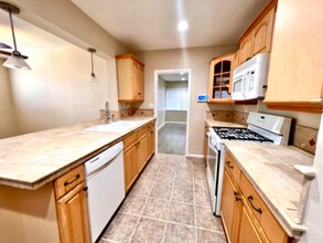 216 Avenue H in Redondo Beach, CA - Building Photo - Building Photo