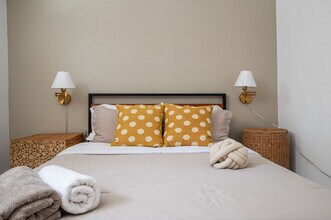 393 8th Ave in New York, NY - Building Photo - Building Photo