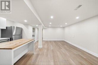 304 East Ave in Toronto, ON - Building Photo - Building Photo