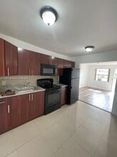 2651 NW 13th St in Miami, FL - Building Photo - Building Photo
