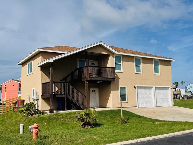 149 Beach Vw in Port Aransas, TX - Foto de edificio - Building Photo