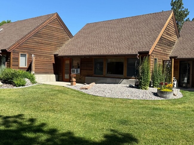 property at 606 N 8th St
