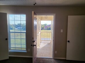 809 Treadwell Ct in Hurst, TX - Building Photo - Building Photo