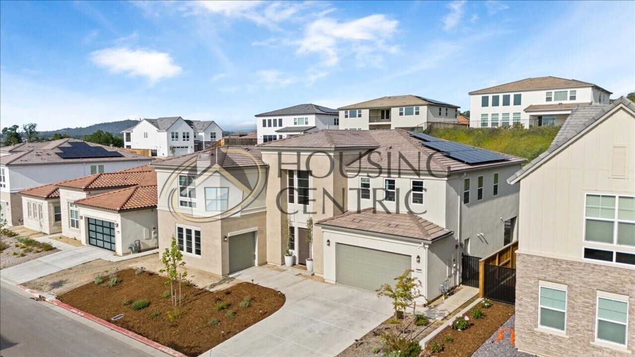 5033 Glacier Peak Dr in El Dorado Hills, CA - Building Photo