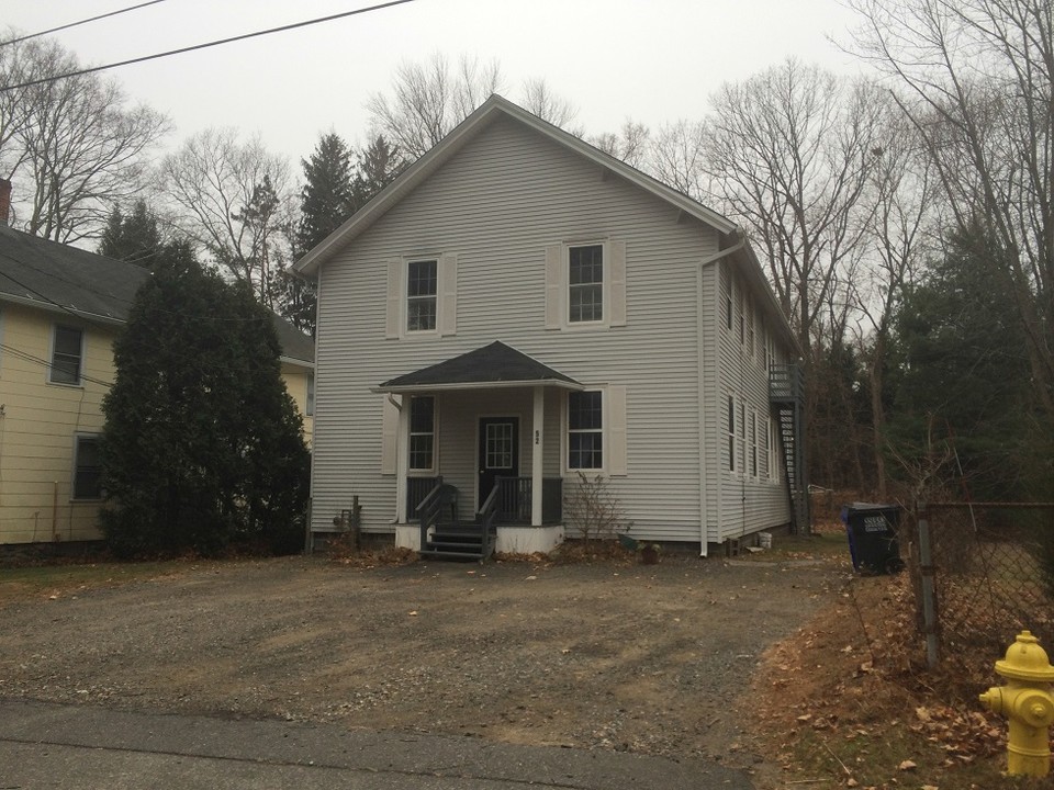 52 Sunset Ave in Watertown, CT - Building Photo