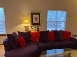 701 Blackstone Ct in Dekalb, IL - Foto de edificio - Building Photo