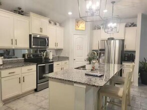 1916 Thorndyke Ln in Bryan, TX - Building Photo - Building Photo