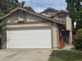 832 Morissette Way in Vacaville, CA - Building Photo