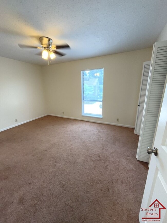 property at 419 Oriole Dr