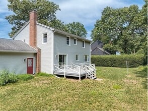 867 Shaker Rd in Longmeadow, MA - Building Photo - Building Photo