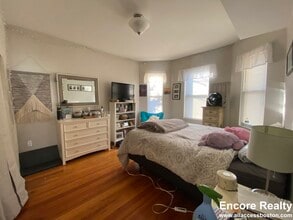 15 Litchfield St, Unit 3 in Boston, MA - Foto de edificio - Building Photo