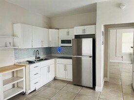 1536 Polk St in Hollywood, FL - Building Photo