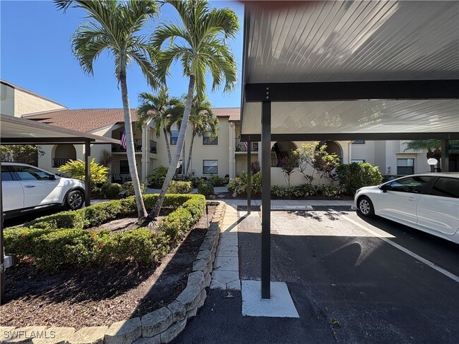 8383 Charter Club Cir in Ft. Myers, FL - Foto de edificio - Building Photo