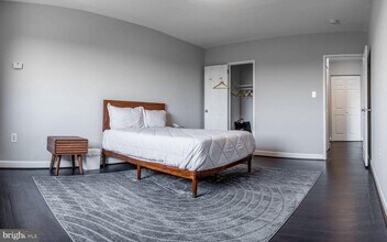 1300 S Arlington Ridge Rd in Arlington, VA - Building Photo - Building Photo