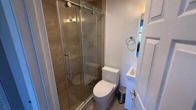 16 Foster St, Unit 9 in Boston, MA - Foto de edificio - Building Photo