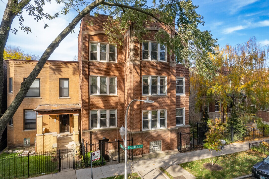 Magnolia Court in Chicago, IL - Building Photo