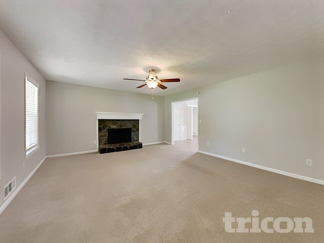 712 Kings Ct in Bethlehem, GA - Foto de edificio - Building Photo