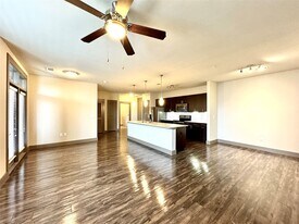 2033 S Gessner Rd in Houston, TX - Building Photo