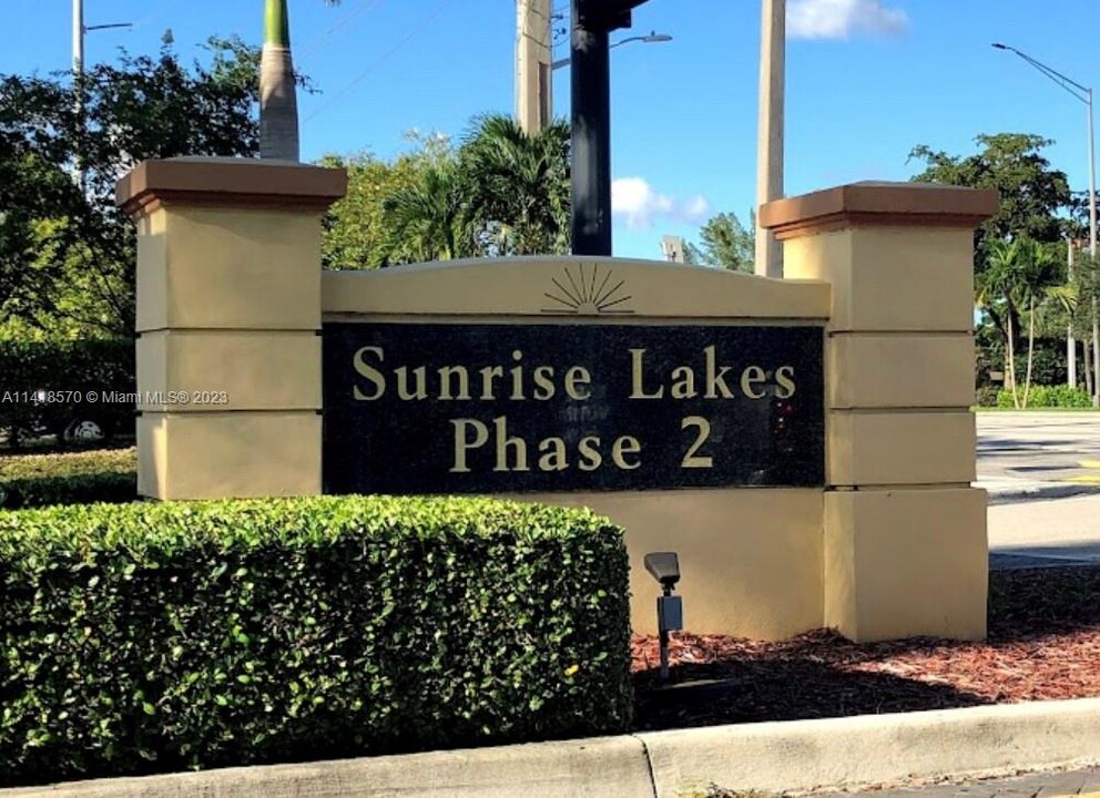 8350 Sunrise Lakes Blvd, Unit 202 in Sunrise, FL - Building Photo