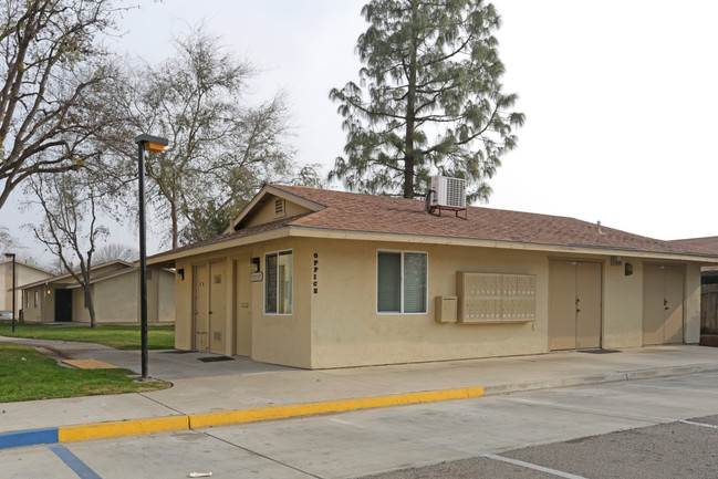 Lemoore Villa in Lemoore, CA - Building Photo - Building Photo