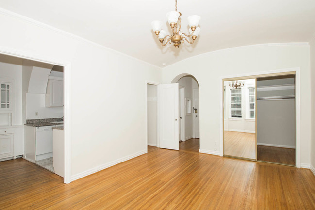 2600 Van Ness in San Francisco, CA - Building Photo - Building Photo