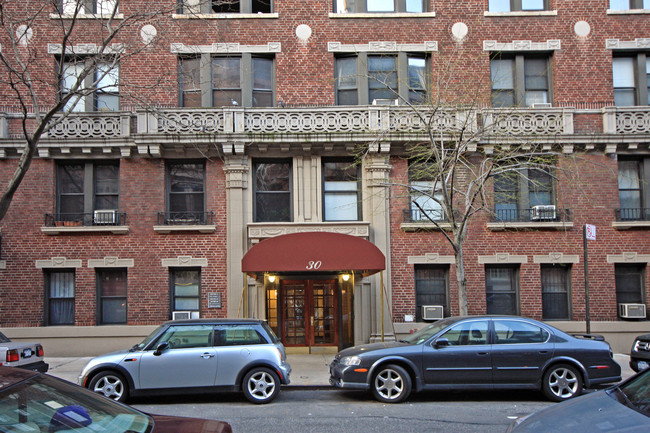 30 W 70th St in New York, NY - Foto de edificio - Building Photo