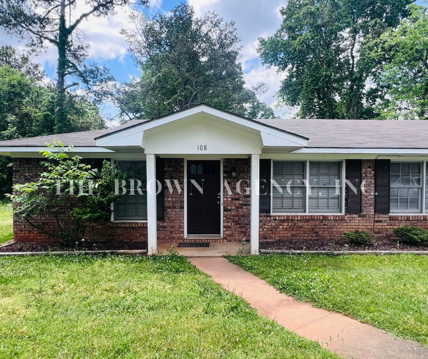 108-110 Lacosta Cir in Auburn, AL - Foto de edificio