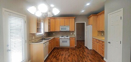 2300 Woodland Cir in Birmingham, AL - Building Photo - Building Photo